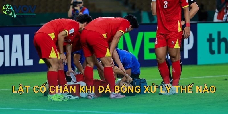 Lật cổ chân khi đá bóng xử lý thế nào: Sơ cứu đúng và dấu hiệu cần đi khám
