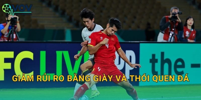 Giảm rủi ro bằng giày và thói quen đá