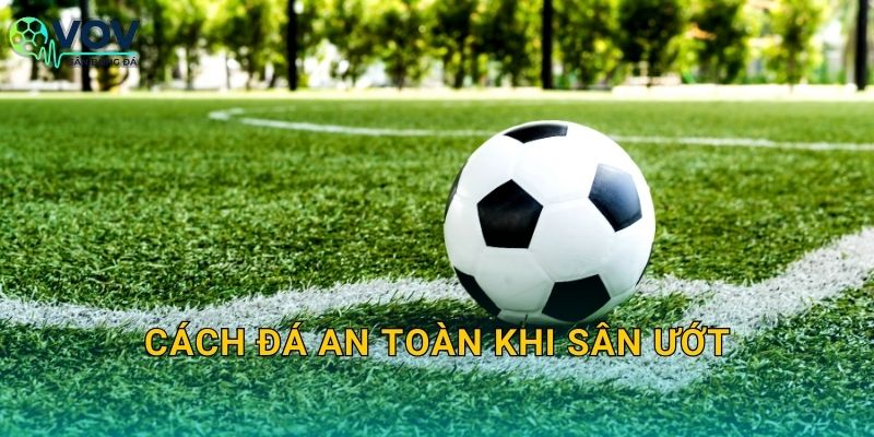 Cách đá an toàn khi sân ướt