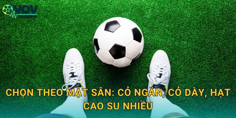 Chọn theo mặt sân: cỏ ngắn, cỏ dày, hạt cao su nhiều